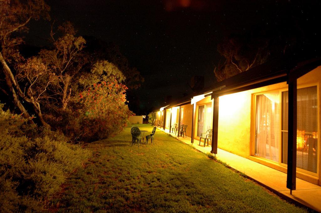 Burra Motor Inn Bagian luar foto