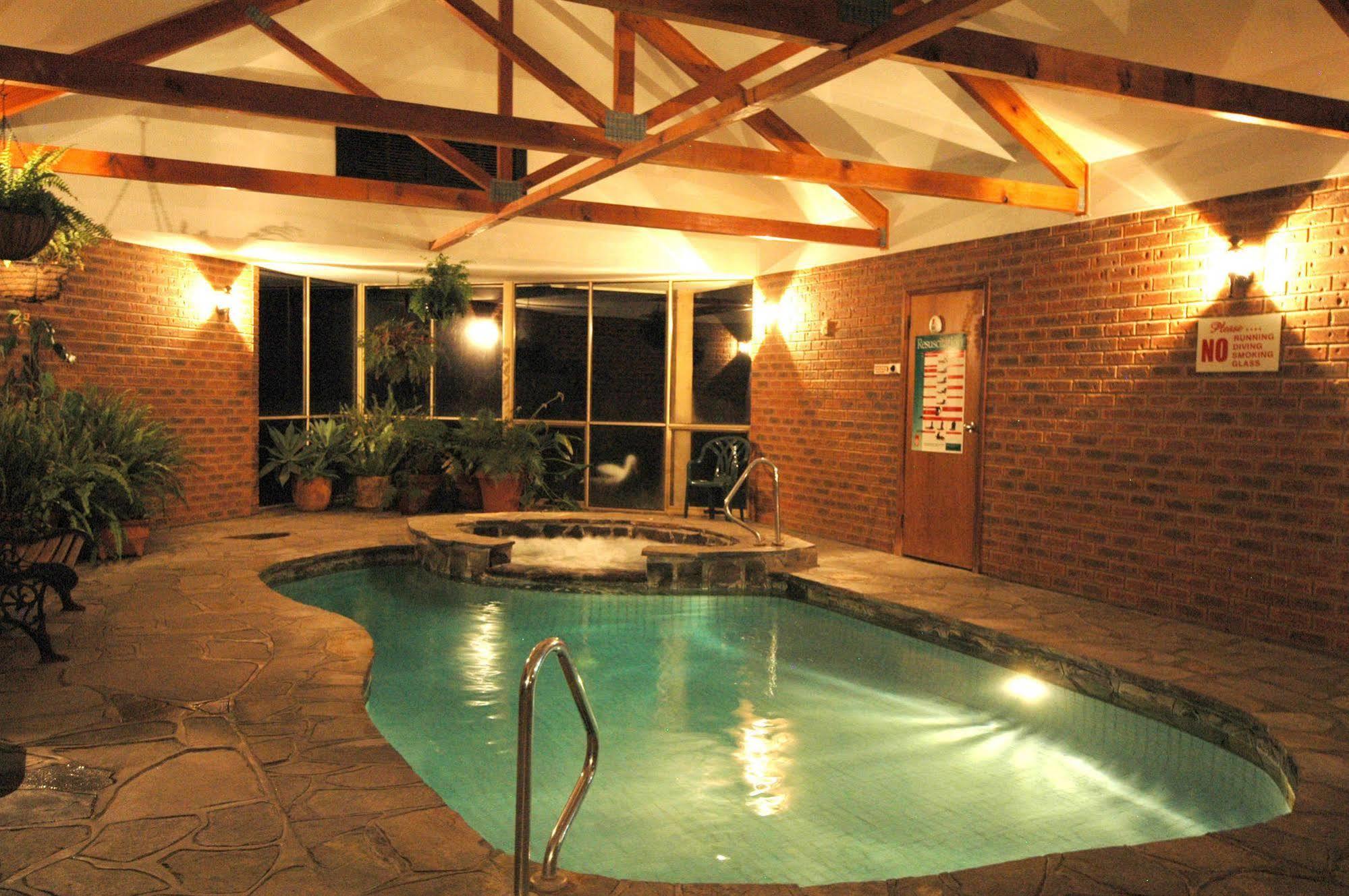 Burra Motor Inn Bagian luar foto